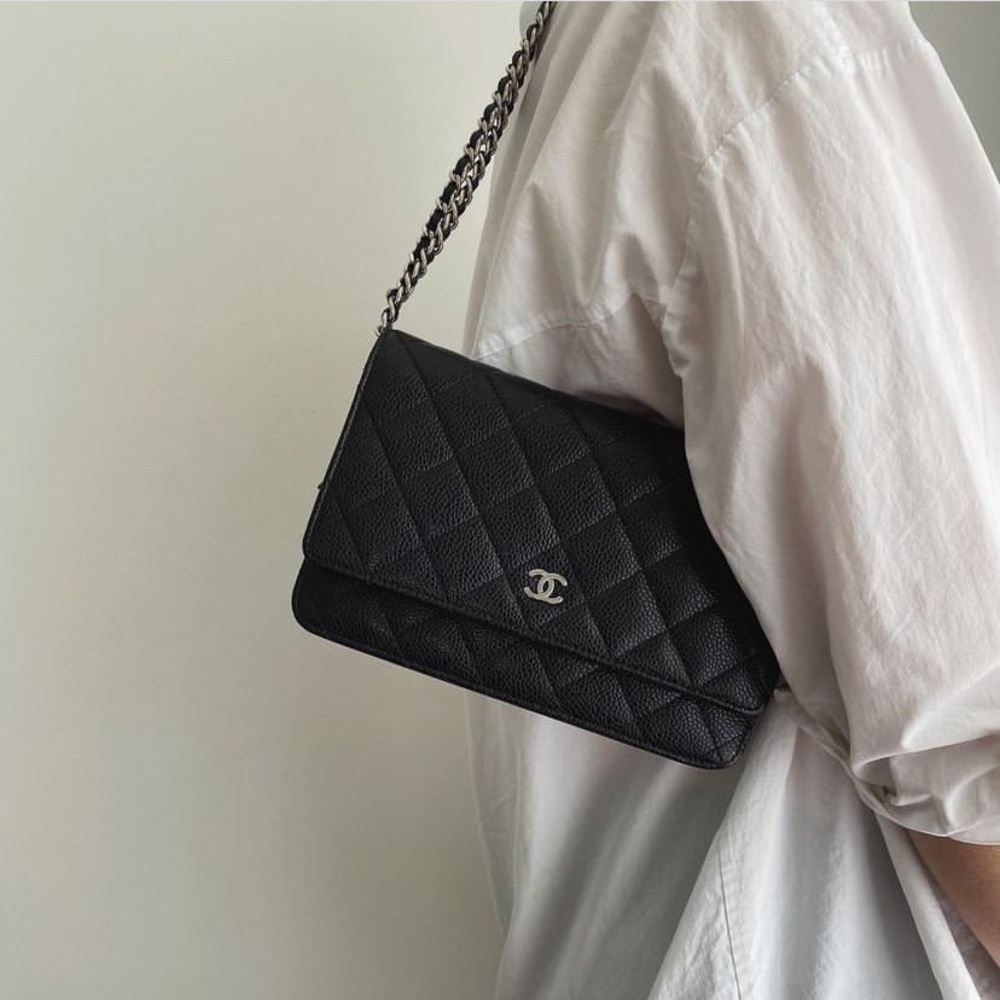 CHANEL WOC. PRICE IS FIRM - Picture 13 of 17